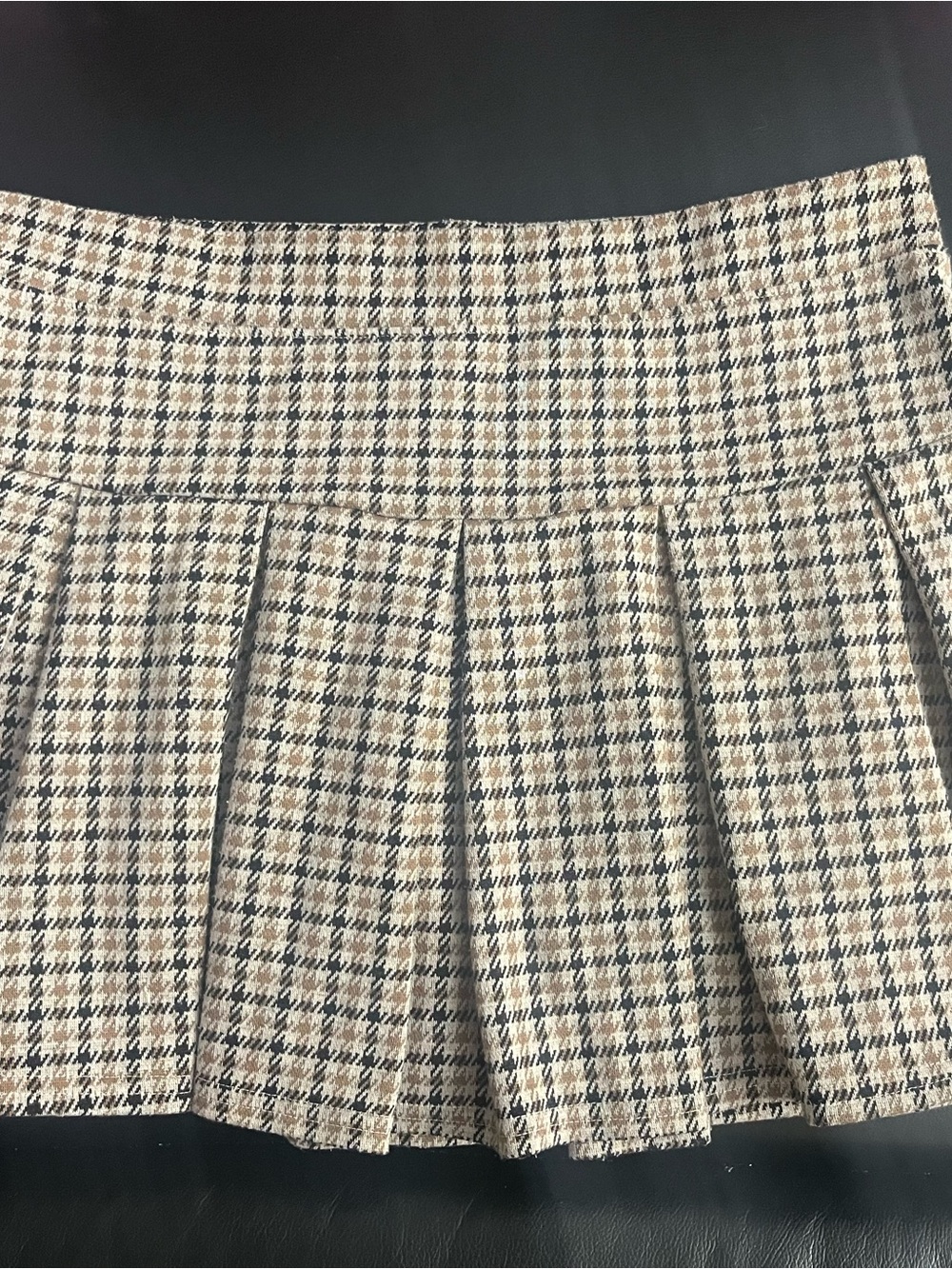 American Eagle Outfitters Beige and Black Houndstooth Pleated Mini Skirt
